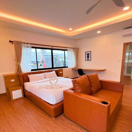 The Lodge Pattaya Buitenkant foto