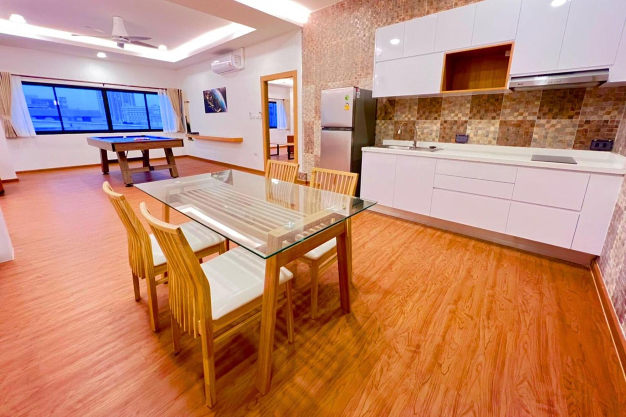 The Lodge Pattaya Buitenkant foto