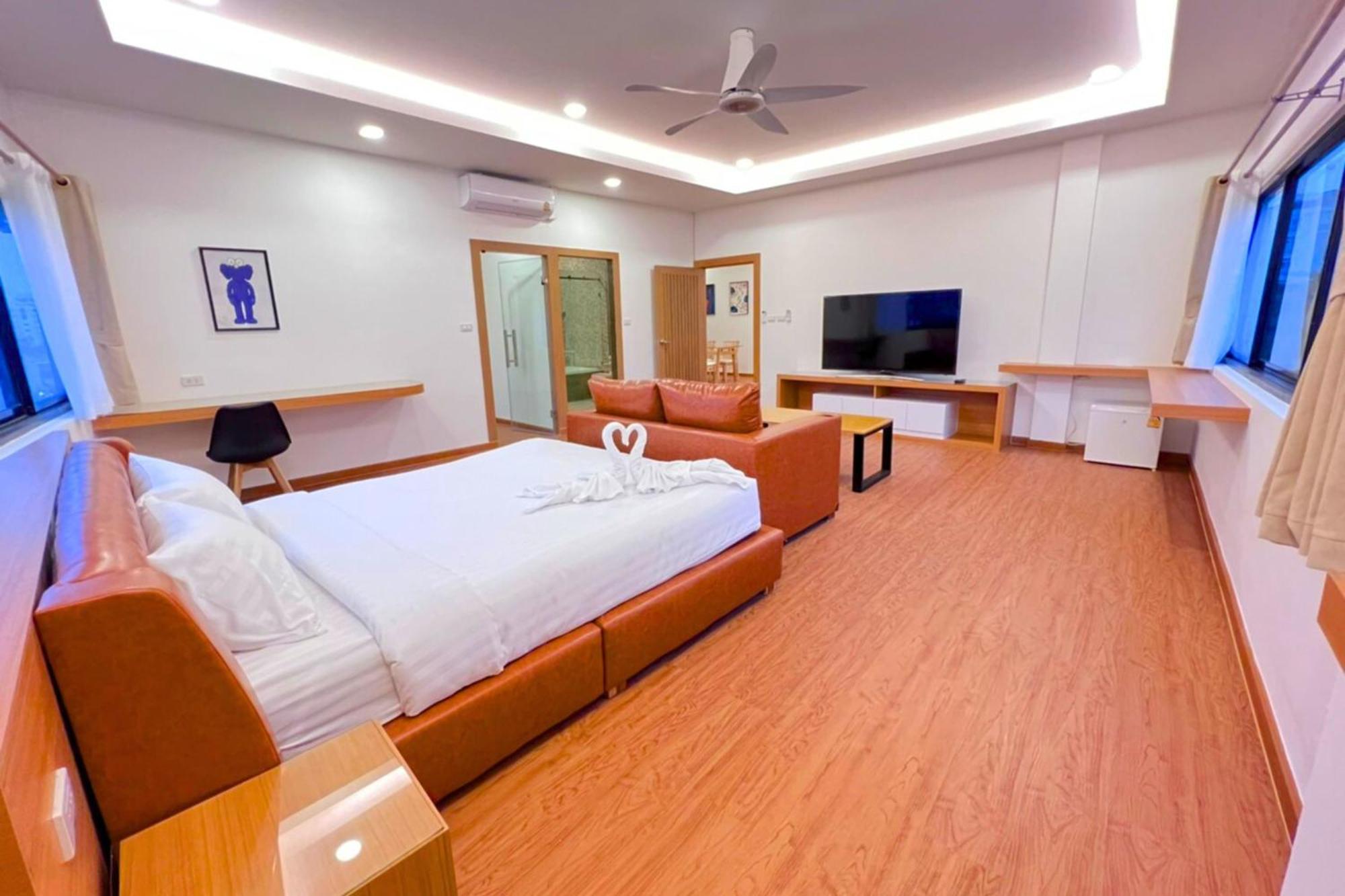 The Lodge Pattaya Buitenkant foto
