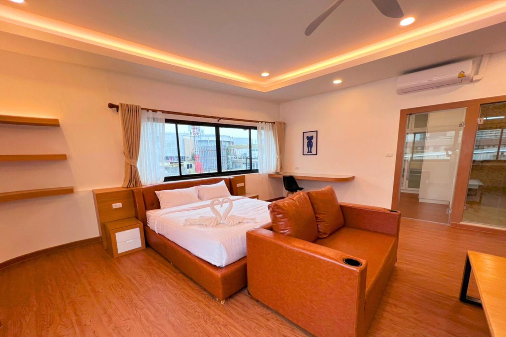 The Lodge Pattaya Buitenkant foto