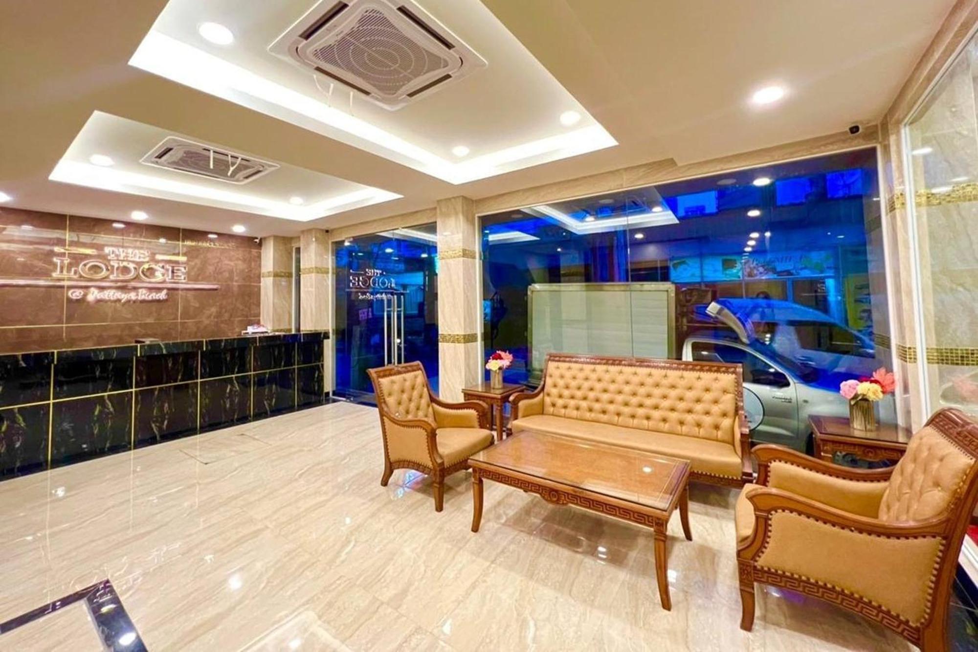 The Lodge Pattaya Buitenkant foto
